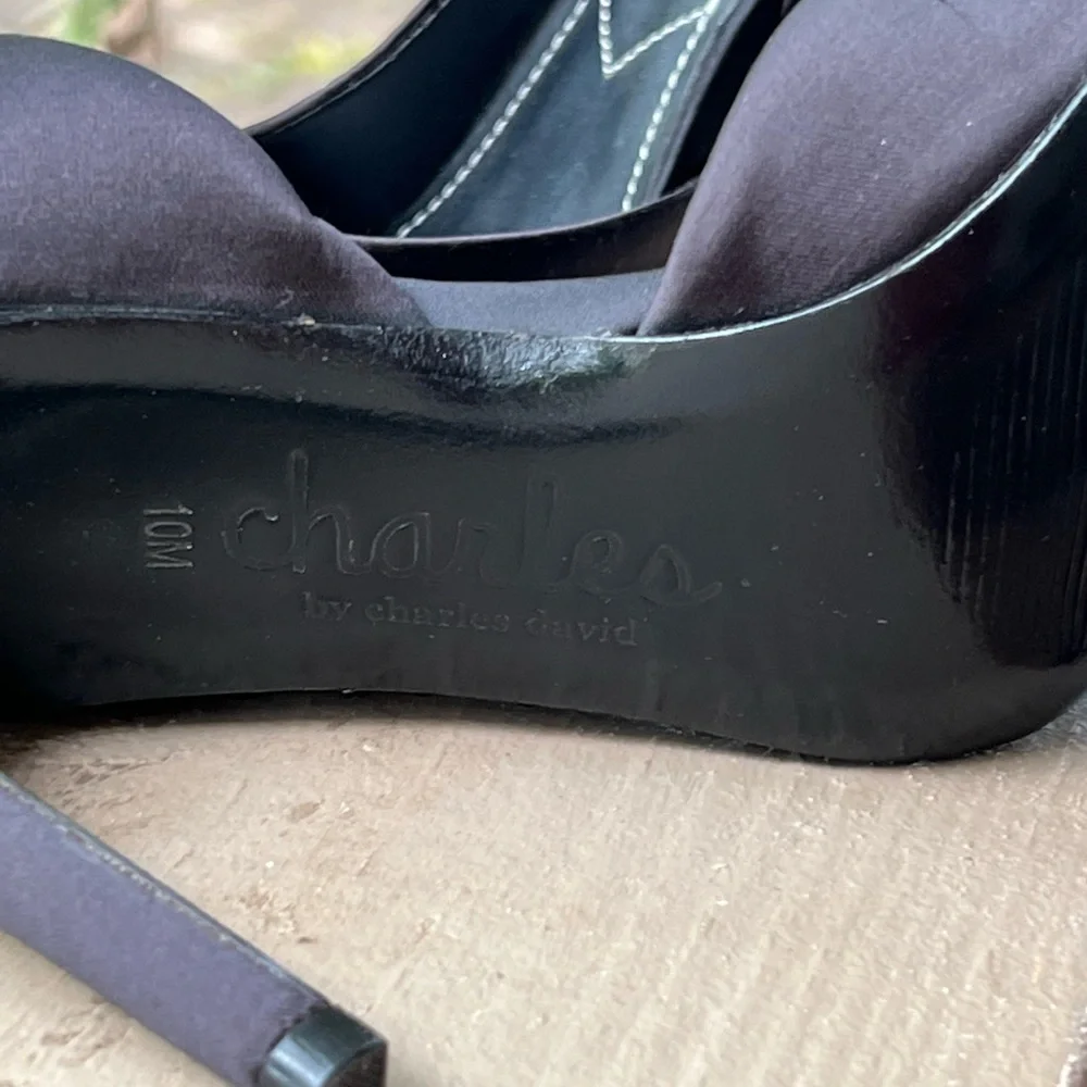 New Charles David Black Floral Stiletto 10 - Picture 3 of 9